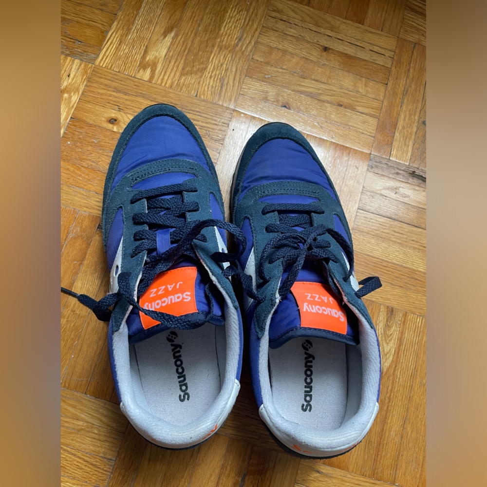 Lightweight Saucony on trend sneakers. Men’s 8.5. Women’s 10/10.5. Unisex. - Picture 5 of 5